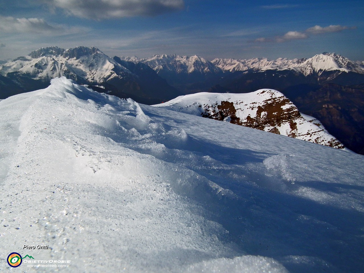 72 Tra Presolana e Pizzo Camino i Giganti Orobici.JPG